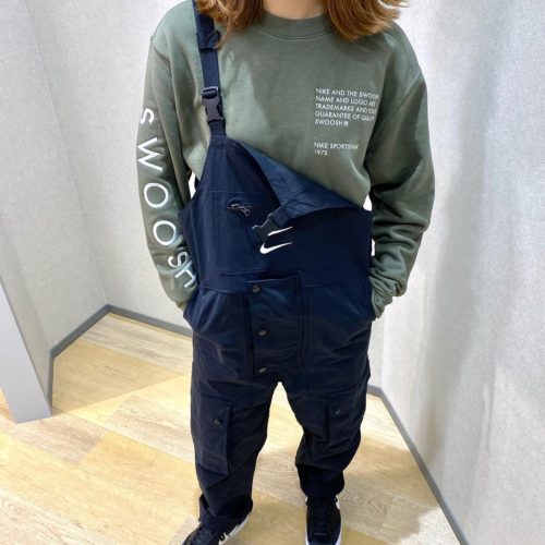 こんにちは🙂﻿ ABCｰMART SPORTS ゆめタウン広島店です🏻‍♀️﻿ ﻿ 本日は先日アップした『NIKE』ウェアのご紹介です！﻿ ﻿ メンズのサイズ展開ですが、パンツ部分が細身なので﻿ 女性の方でも気軽に着ることができます🧚‍♀️🧚‍♀️﻿ ﻿ ﻿ パンツは着回しが可能で、肩紐で吊ったり﻿ パンツとして着用が可能でオシャレが楽しめます🥳﻿ ﻿ 是非店頭にてお試しください🤗﻿ スタッフ一同お待ちしております🏻‍♀️﻿ ﻿ ﻿ AS M NSW SWOOSH﻿ クルースウェット﻿ CU3907 380TWLYMH/WHITE﻿ 611031ｰ0002﻿ ￥8,000+tax﻿ ﻿ AS M NSW SWOOSH﻿ オーバーオール﻿ CU3897 010BLACK/WHITE﻿ 611030ｰ0001﻿ ￥14,000+tax