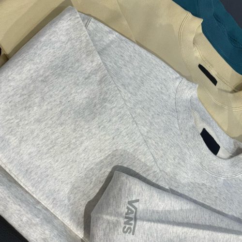 ． こんばんわ サッポロファクトリー店でございます🤌🏿 ． 今回は秋新作のVANSのトレーナーを ご紹介致します☪️🏾🏾 ．  M standard Crew Sweat ASH GRAY/ BEIGE🥥 / GREEN🥑 617742-0002,3,4 ． 今時期にピッタリ🤌🏿 中に白Tとか着てもめちゃめちゃ可愛いです~ ． 是非お近くのABC-MART SPORTSへ 起こし下さいませ🍋🍋🍋 (お取扱の無い店舗も御座いますので、ご了承下さいませ。)