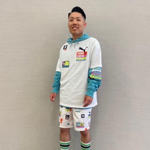 こんにちは ABC-MARTインターパークショッピングスタジアム店です🥟 今回はPUMAより春のコーディネートのご紹介です🏻‍♂️ [TOPS] M BL MULTIPLACEMENT TEE 02WHT 626901-0002 ¥4,400 tax in M BL MULTIPLACEMENT HOODIE 61PORCELAIN 626900-0003 ¥8,800 tax [PANTS] M BL AOP SHORTS 02WHT 626902-0002 ¥6,050 tax in [SHOES] BASKET LITE 01WH/WH 618831-0001 ¥9,790 tax in 満開の桜は少しづつ散り始め、新緑も芽生え始めた宇都宮からレイヤードコーデのご提案🤲 春の陽気につられて、薄着をしてみたけど寒い🥶かと言って冬に着ていたフーディを身につけたら暑苦しい🥵なんて経験はありませんか🤔 そんな小難しい季節は、フーディ×ハーフパンツでバッチリ解決 フーディの重さをハーフパンツで解消 さらにTシャツをレイヤードさせれば、オーバーサイズのパーカーもスッキリした印象に🏝 カラーリングで爽やかを演出するのもgoodです 是非お近くのABC-MART SPORTSにてお試しくださいませ️ 万全の感染対策で、皆様のご来店、スタッフ一同心よりお待ちしています🏻‍♂️