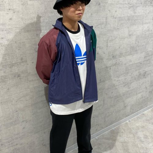 ABC-MART ダイス川崎店です！！ 今回はadidasから メンズアイテムのご紹介です！ ︎tops M BLD CB TT ¥13,500 M TRF C TEE ¥4,400 ︎pants M CONTEMPO SWEATPANTS ¥9,889 ︎shoes SUPERSTAR GZ3742 ¥9,900 ※全て税込価格となります。 期間限定でadidasのshoes全品値引を開催しております 他にもadidasアイテムならびに多数ブランドのアイテムも御座いますので是非お越し下さいませ☆ スタッフ一同お待ちしております️