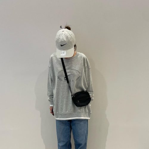 こんにちは！ ABC-MARTイーアス沖縄豊崎店です 本日はNIKEより新作オススメ商品のご紹介を致します！！ tops:dv0522 ￥7,370 W FLC CREW NCPS shoes:wdm8265 ￥14,300 W AIR MAX90 CAP:943061 ￥2,970 U NSW H86 SWOOSH... スウェットはゆったりとしたフィット感で1日中快適な着心地が持続する柔らかい素材となっております🐈 他にも、新作アパレル・シューズ多数取り揃えておりますので、是非店頭にお越し下さいませ スタッフ一同、皆様のご来店心よりお待ちしております！！！