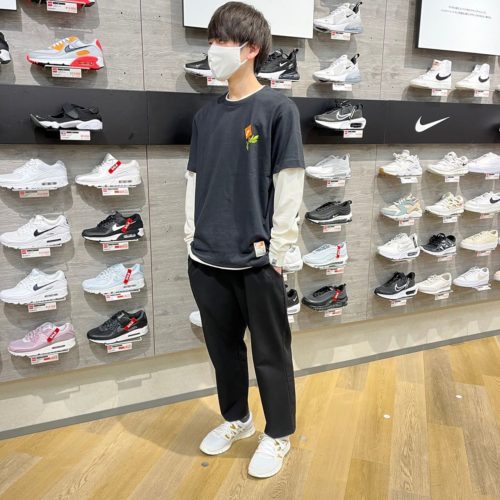 こんにちは！ ABCｰMART SPORTS ゆめタウン広島店です️ 本日はNIKEから新作アイテムを紹介します ⁡ ＜tops＞ M SO 2 LBR TEE DQ1030 ￥4,070ｰ ⁡ ＜shoes＞ W FREE RUN 2 WDM8915 ￥13,200ｰ ⁡ これからの季節ぴったりの シンプルなひまわりが描かれているので男女関係なく 着れるデザインになっております ⁡ その他商品多数取り揃えております！ 是非店頭にてお試しください🤝 スタッフ待ちしております！！🏻‍♀️ ⁡