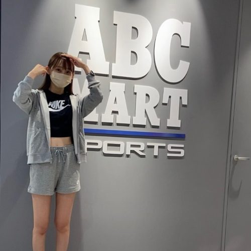 こんにちは︎ ABC-MART SPORTSゆめタウン久留米店です🤭 本日は、NIKEからシンプルで使いやすいセットアップをご紹介致します🤍🖤 ・ ︎︎︎︎TOPS NIKE W TEE ESSNT BLACK/WHITE ¥3,520(in tax) ・ ・ ︎︎︎︎SHOES NIKE AIR FORCE 1'07 WHITE/BLACK ¥9,900 (in tax) ・ ・ ︎SET UP NIKE W CLUB FLC FZ H GRH/WHITE ¥8,030(in tax) ・ W CLUB FLC MR S GRH/WHITE ¥5,720(in tax) ・ ・ セットアップで着るのはもちろん、上下別々に着ても、とても可愛い商品です部屋着や外着として幅広くお使い頂けます️ 友達やカップルでお揃いで着ても可愛いです裏起毛になっており、秋冬先取りアイテムでおすすめです🤭 その他にも新作多数入荷しておりますので、是非お近くの店舗にてご覧ください！ 皆様のご来店スタッフ一同心よりお待ちしております